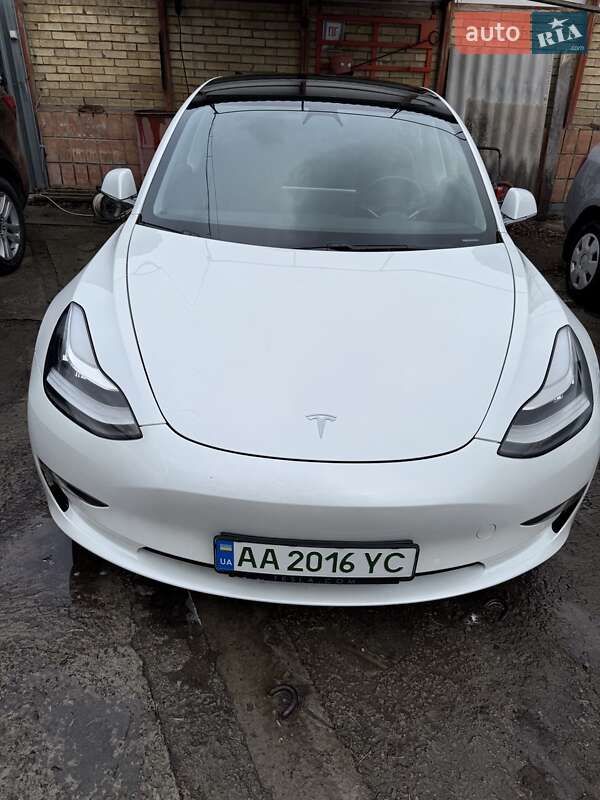 Tesla Model 3 2020