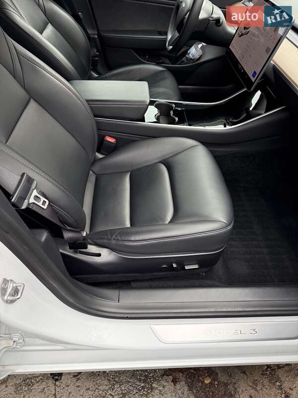 Tesla Model 3 2020