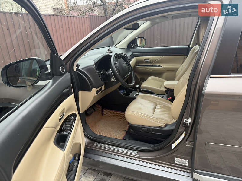 Mitsubishi Outlander 2015