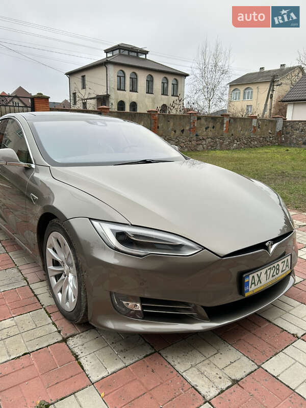 Tesla Model S 2016