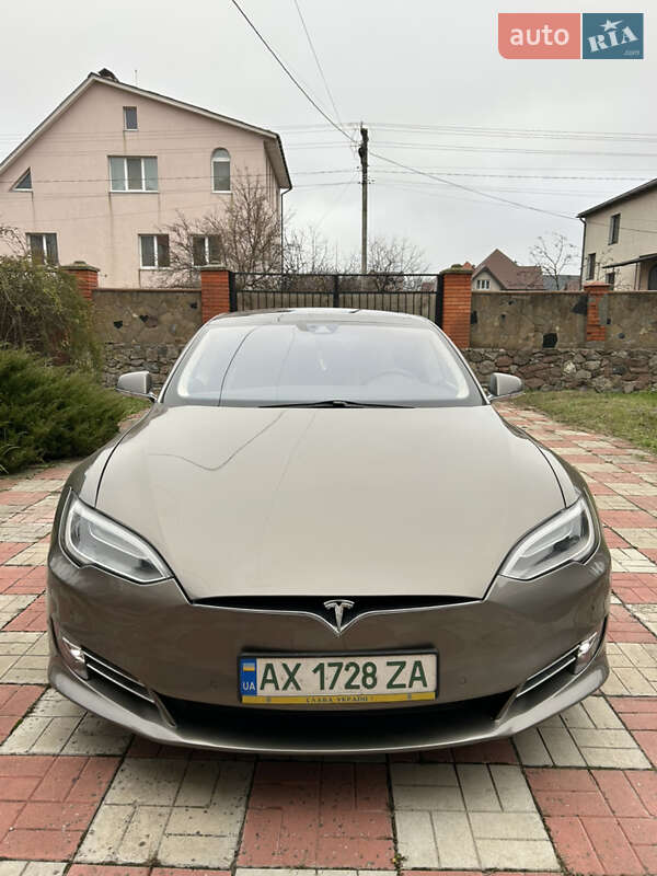 Tesla Model S 2016