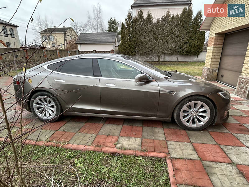 Tesla Model S 2016