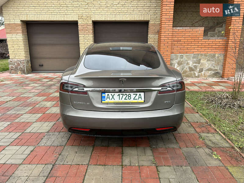 Tesla Model S 2016
