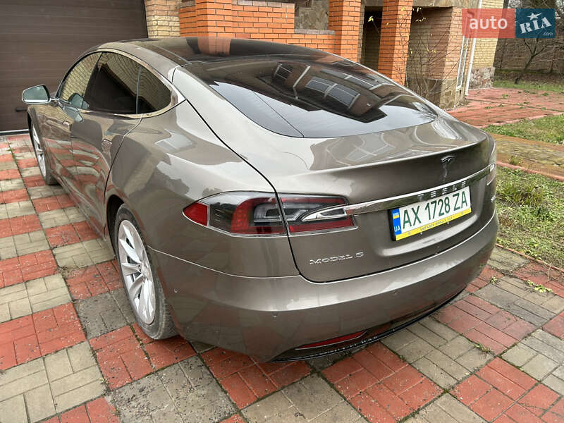 Tesla Model S 2016