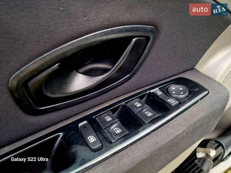 Renault Fluence 2011