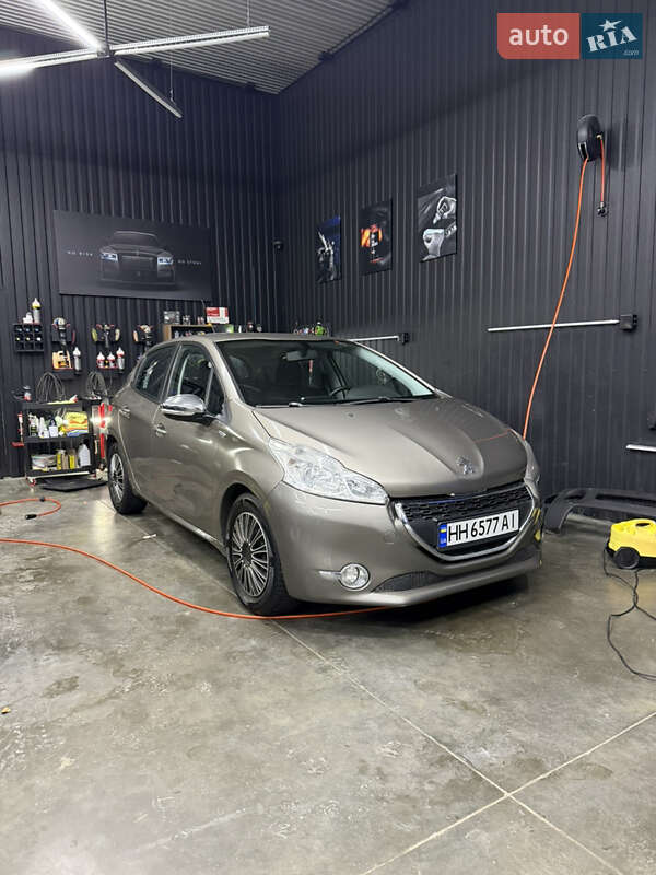 Peugeot 208 2013