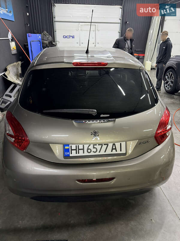 Peugeot 208 2013