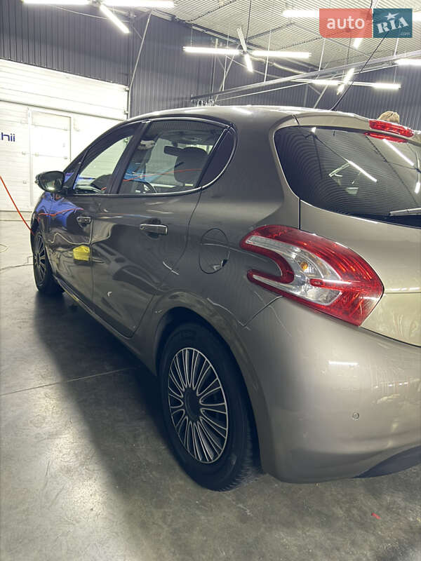 Peugeot 208 2013
