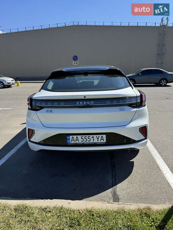 Zeekr 001 2025