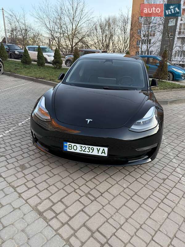 Tesla Model 3 2022