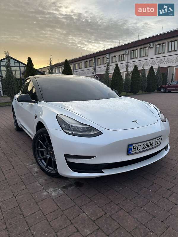 Tesla Model 3 2020