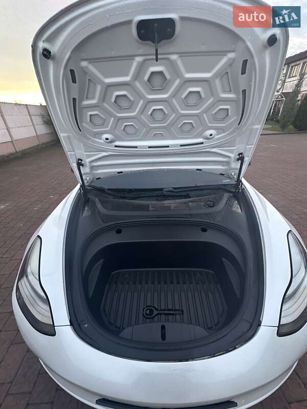 Tesla Model 3 2020