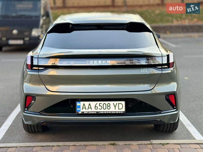 Zeekr 001 2024