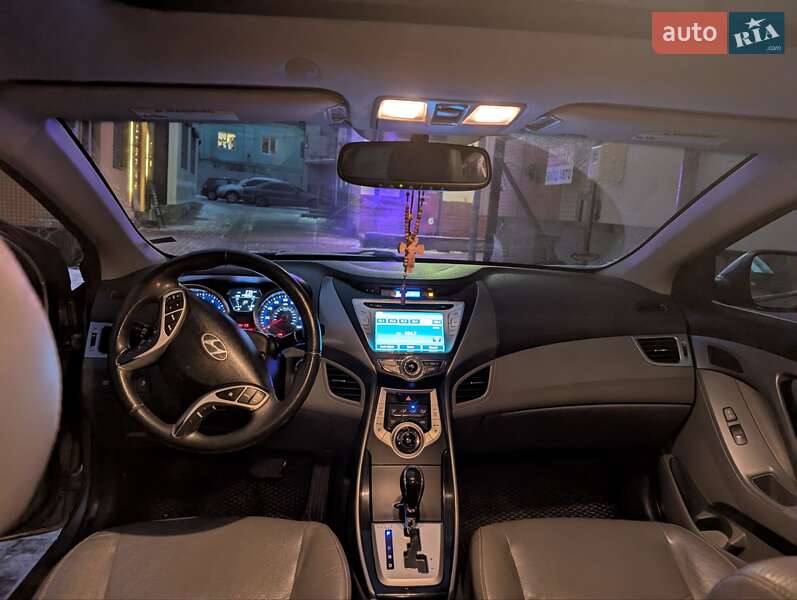 Hyundai Elantra 2012