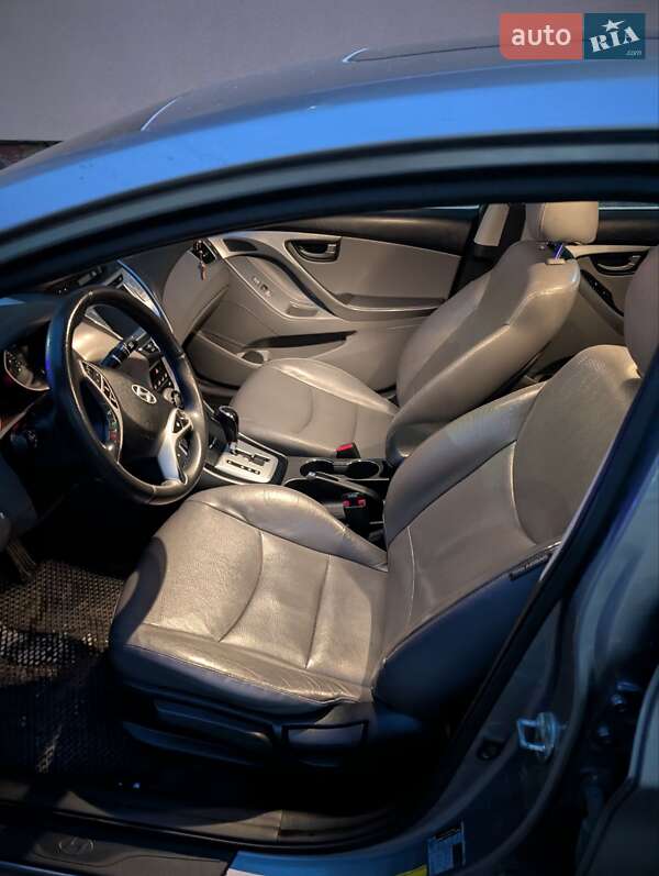 Hyundai Elantra 2012