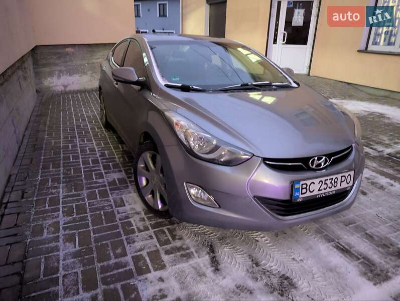 Hyundai Elantra 2012