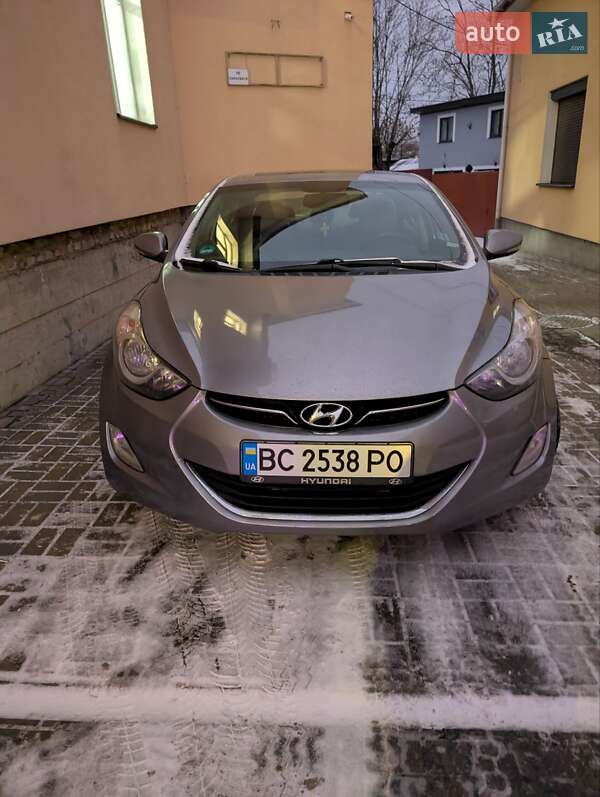 Hyundai Elantra 2012