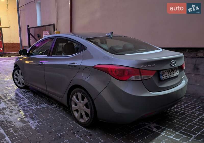 Hyundai Elantra 2012
