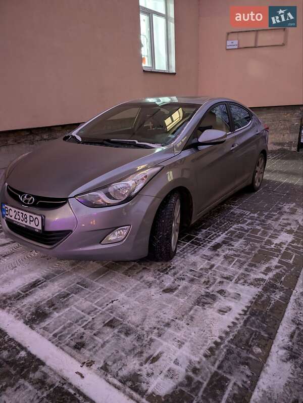 Hyundai Elantra 2012