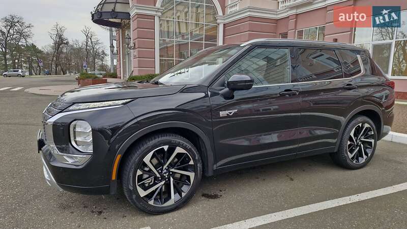 Mitsubishi Outlander 2023