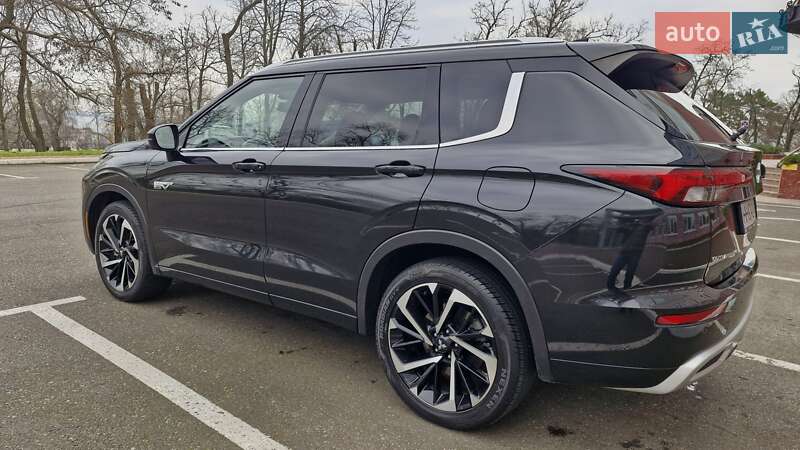 Mitsubishi Outlander 2023