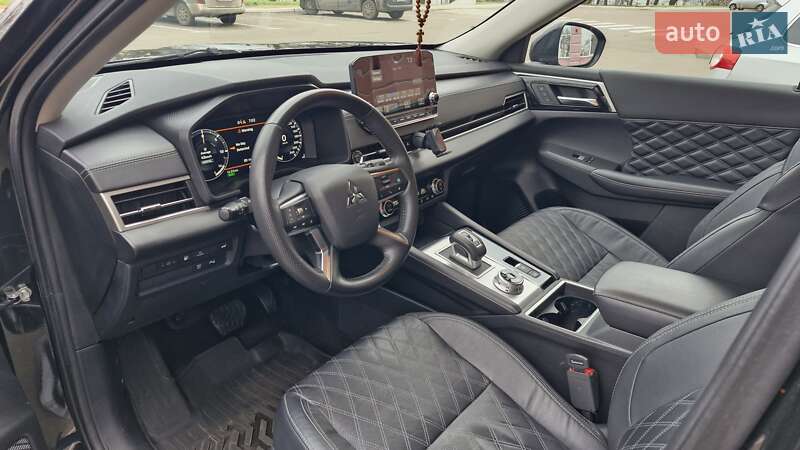 Mitsubishi Outlander 2023