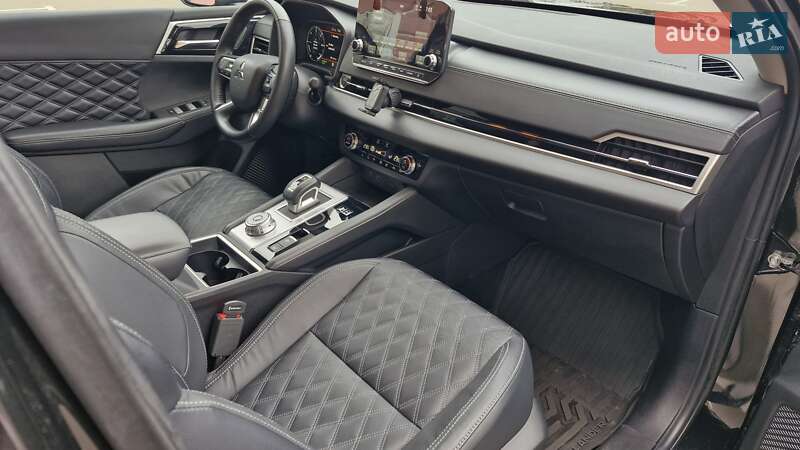 Mitsubishi Outlander 2023