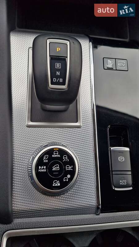 Mitsubishi Outlander 2023