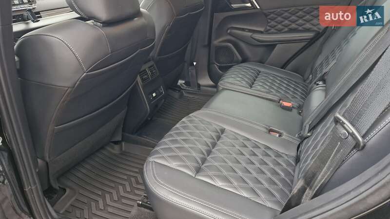 Mitsubishi Outlander 2023