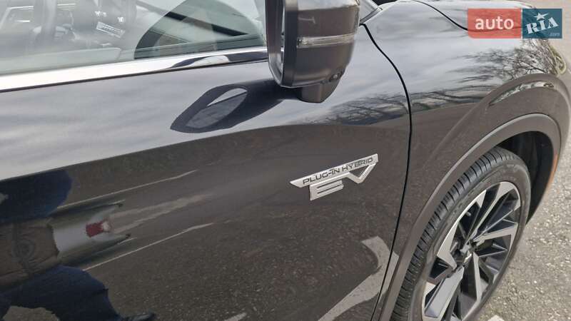 Mitsubishi Outlander 2023