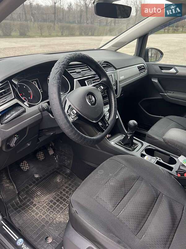 Volkswagen Touran 2016