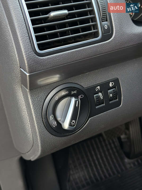 Volkswagen Touran 2011