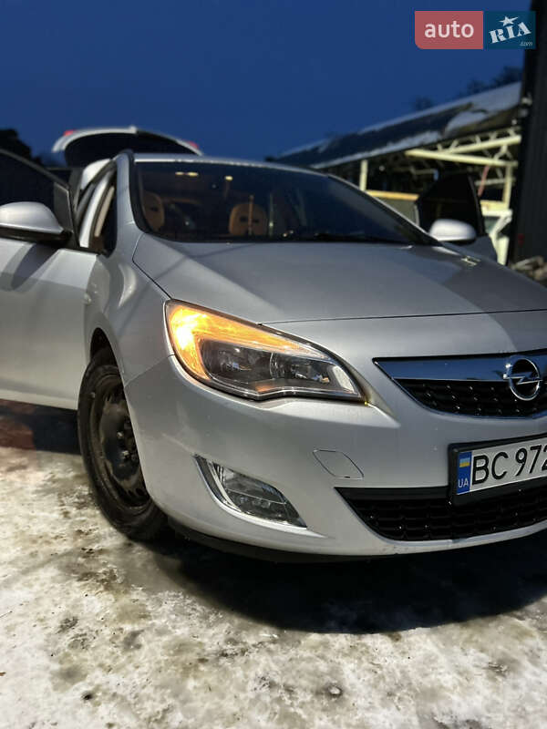 Opel Astra 2011