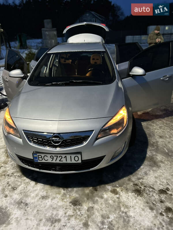 Opel Astra 2011