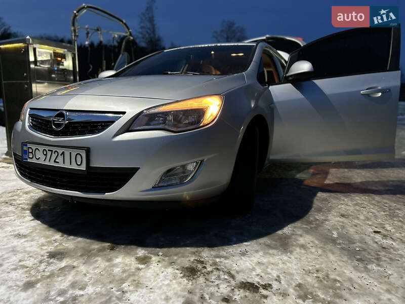 Opel Astra 2011