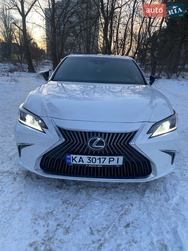 Lexus-6