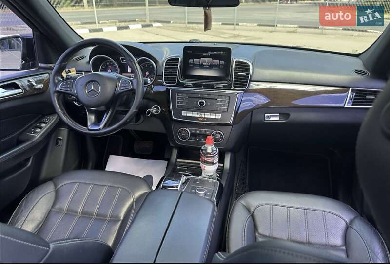 Mercedes-Benz-27