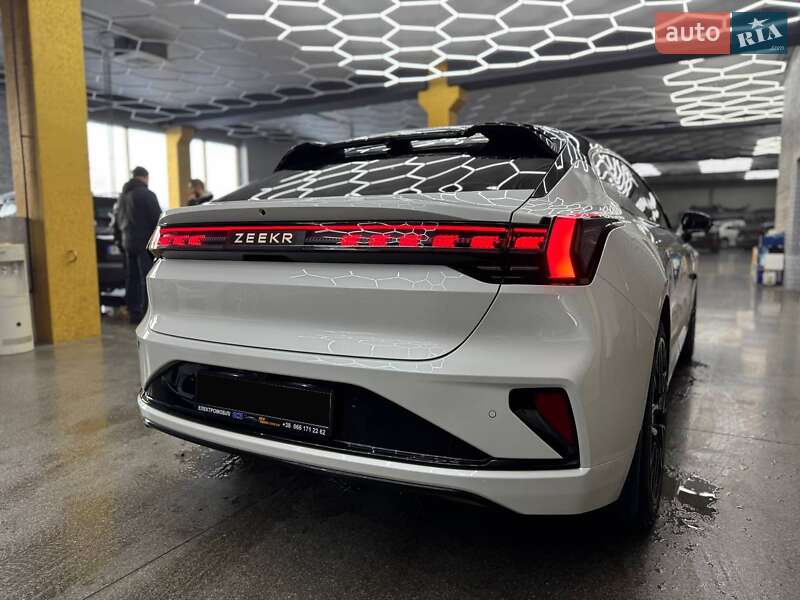 Zeekr 001 2024