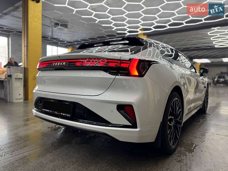 Zeekr 001 2024