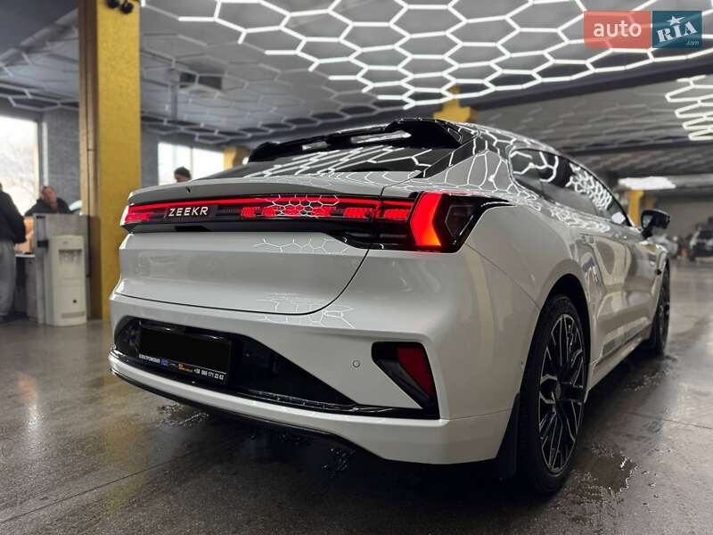 Zeekr 001 2024