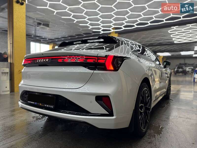 Zeekr 001 2024