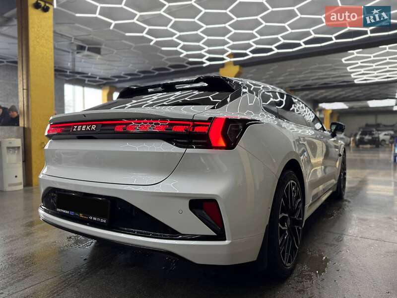 Zeekr 001 2024