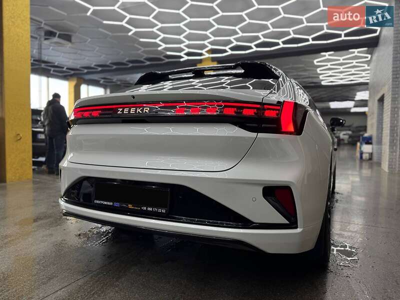 Zeekr 001 2024