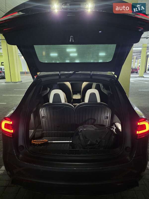 Tesla Model X 2022