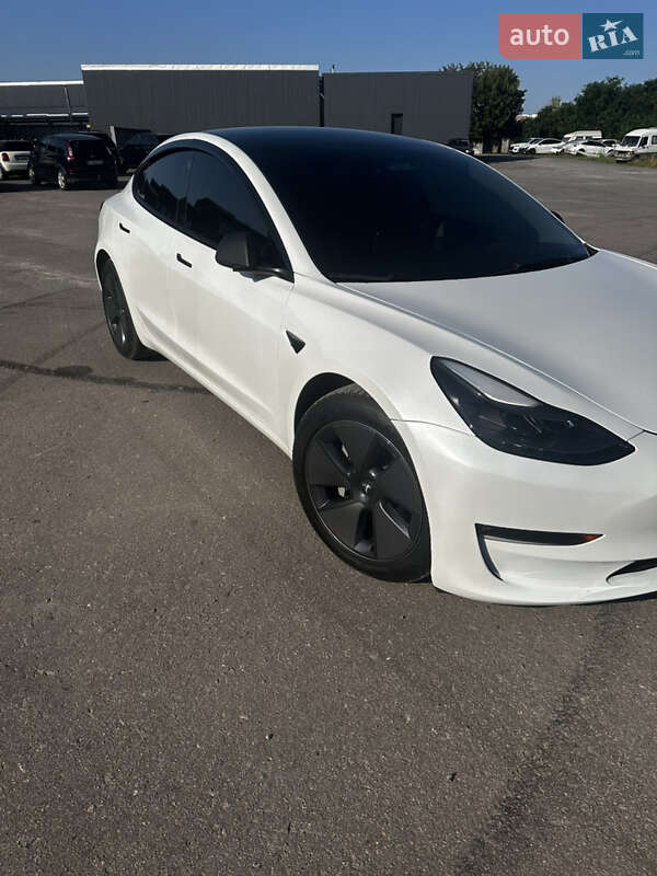 Tesla-0