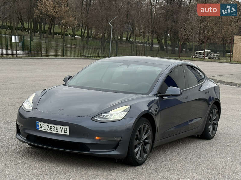 Tesla Model 3 2020