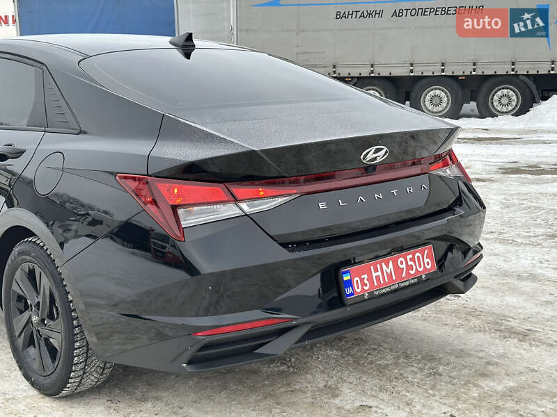 Hyundai Elantra 2023