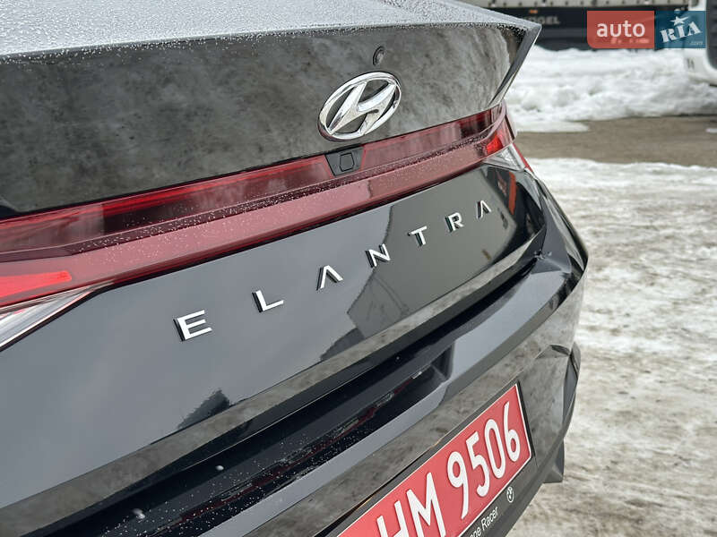 Hyundai Elantra 2023