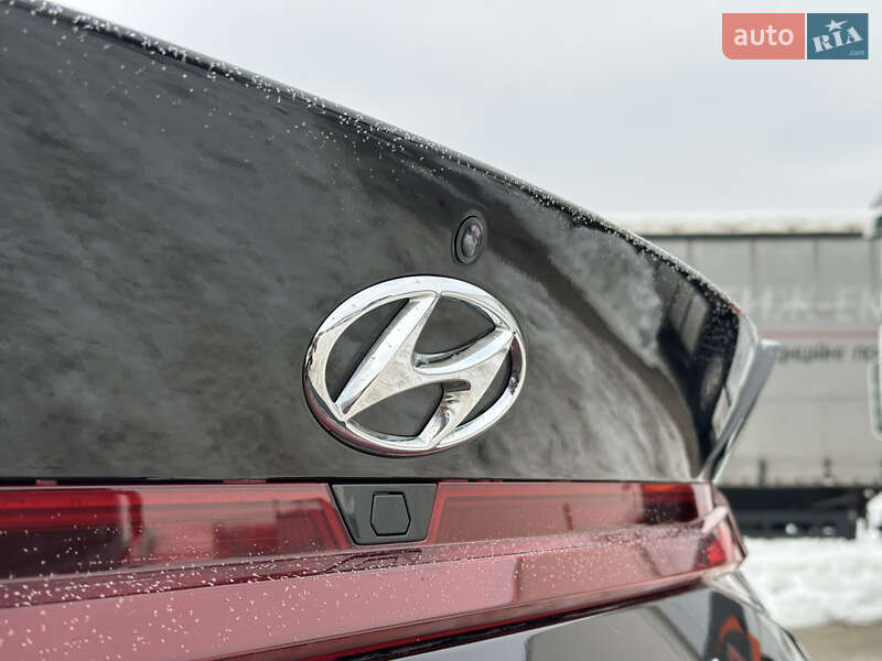 Hyundai Elantra 2023