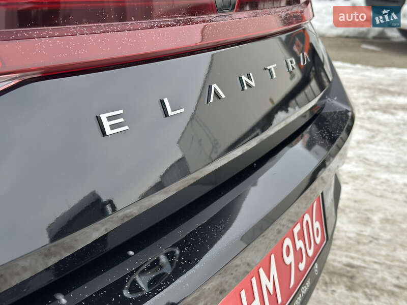 Hyundai Elantra 2023